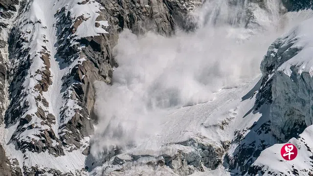 俄罗斯北高加索地区一座高峰发生雪崩，目前已造成11人遇难，另有六人下落不明。 （示意图/Pixabay）