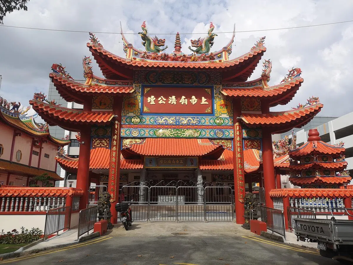 工业区里的上帝庙济公坛。