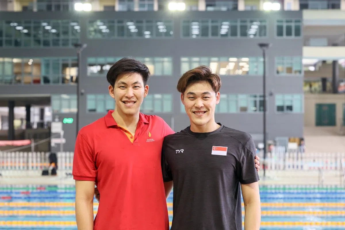 洪玮（右）与弟弟洪立。（卓祾祎摄）