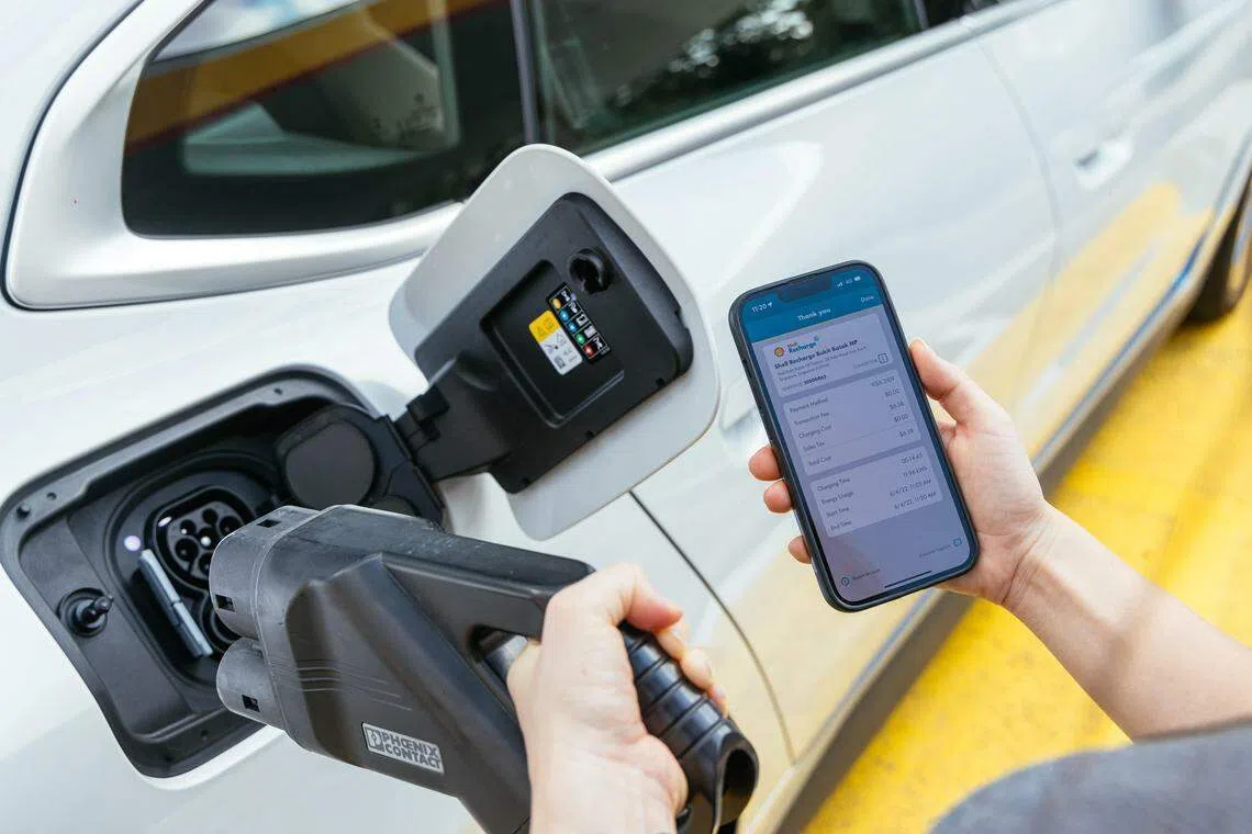 车子以11kW交流充电需时7.25小时，以180kW直流充电10％到80％为31分钟。（车商提供）