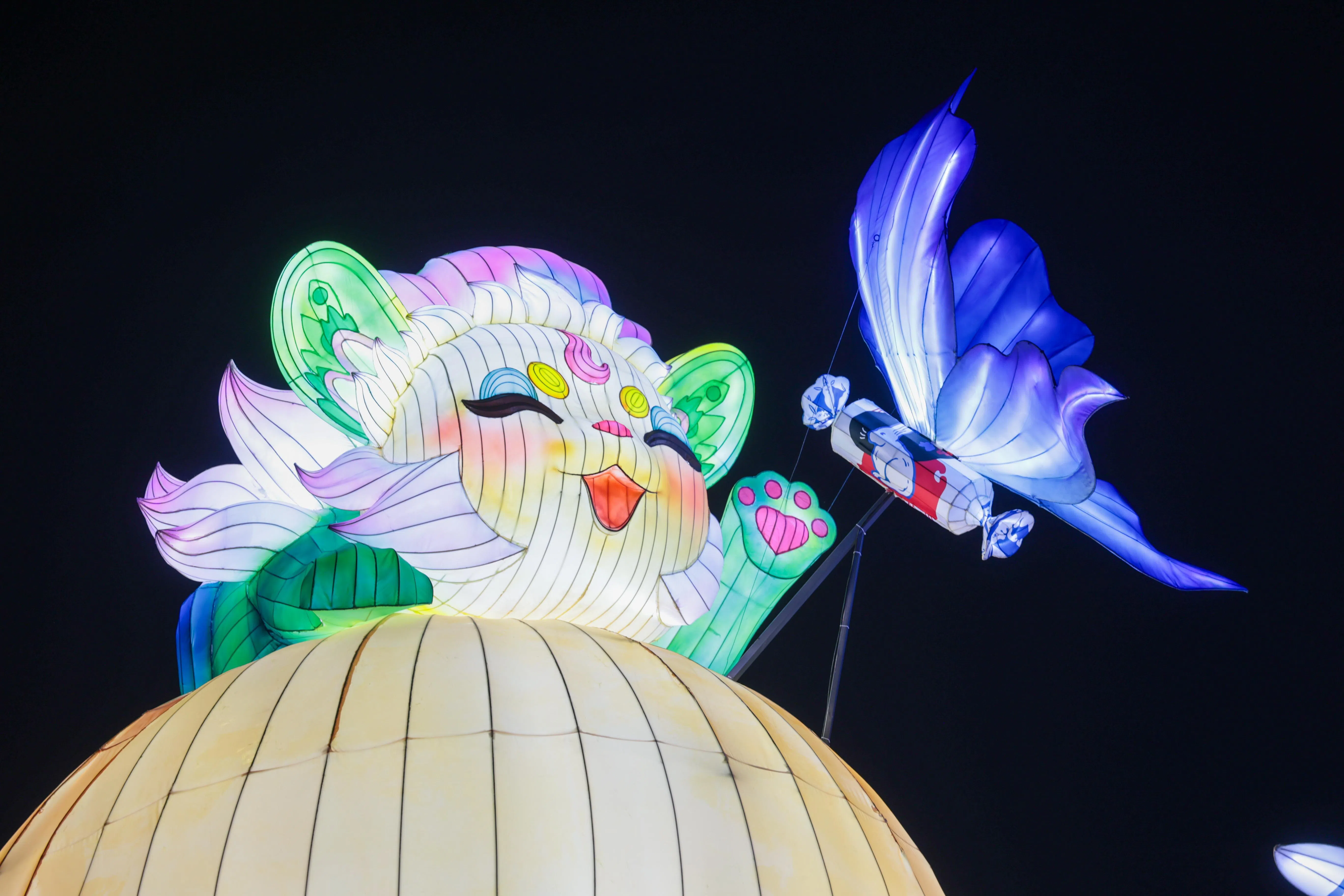 胐胐在《山海经》中有记载，是可以为人排解忧愁的神兽。从字面上看，胐为“月”亮“出”来了之意，因此成为上海豫园的中秋使者。（吴先邦摄）