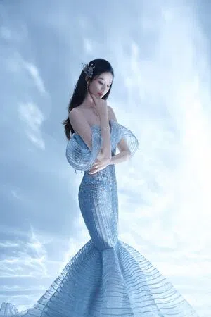 徐艺洋的婚纱照绝美动人。（取自微博）