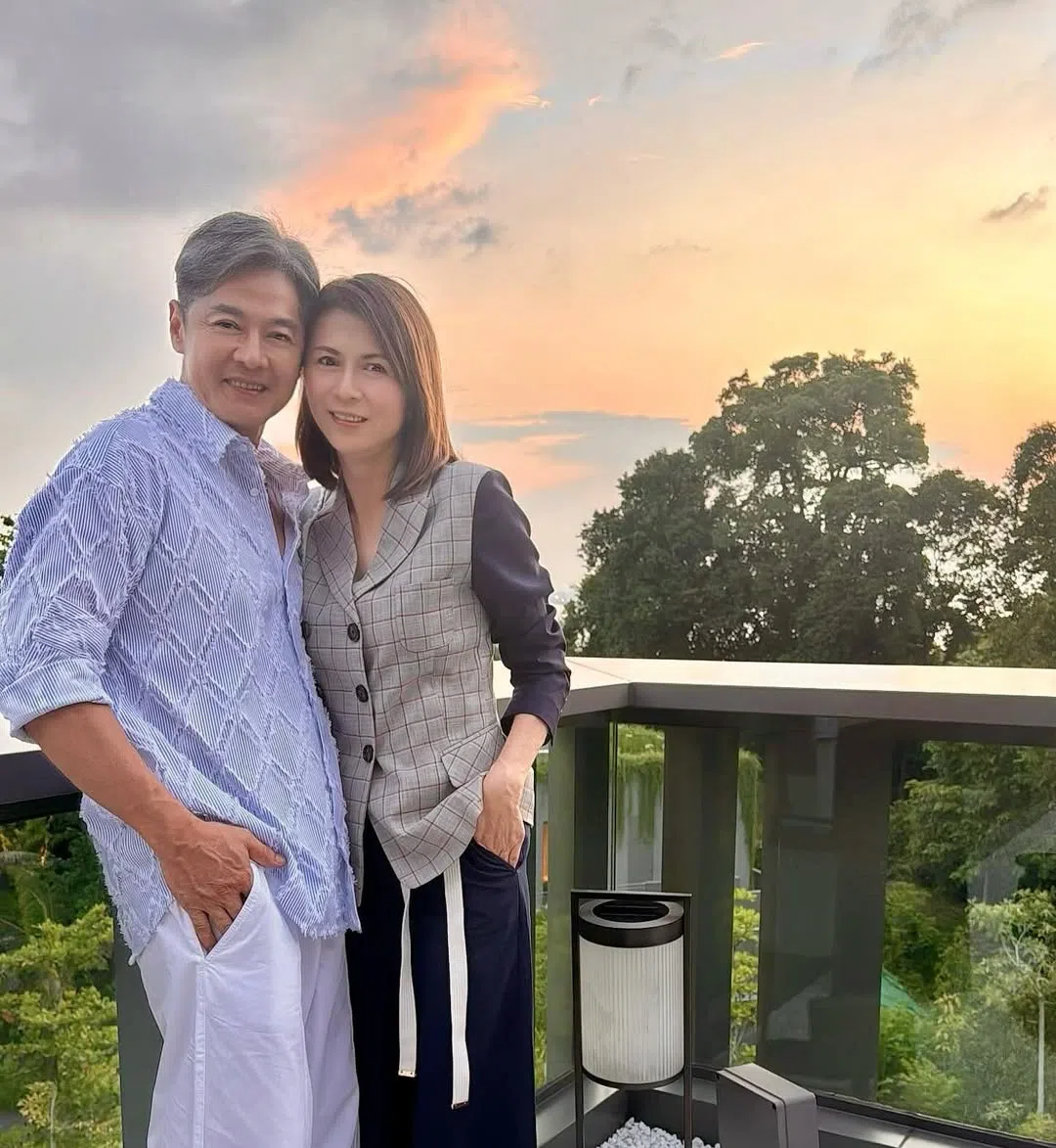 潘玲玲（右）晒出与李南星的合照，祝贺他入行40周年。（取自潘玲玲IG）