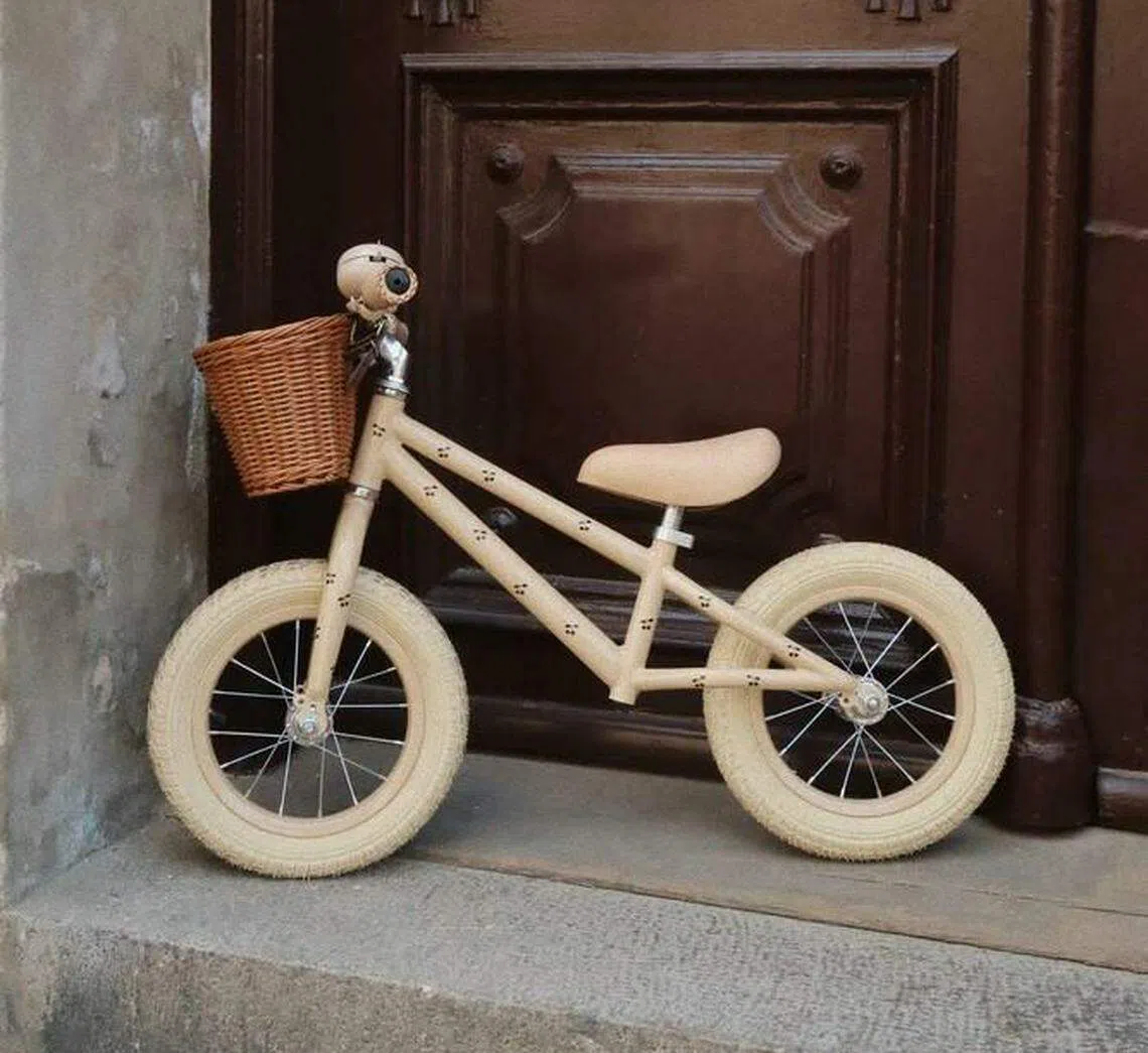 Konges Slojd儿童平衡脚踏车设计轻巧，钢架坚固。（互联网）