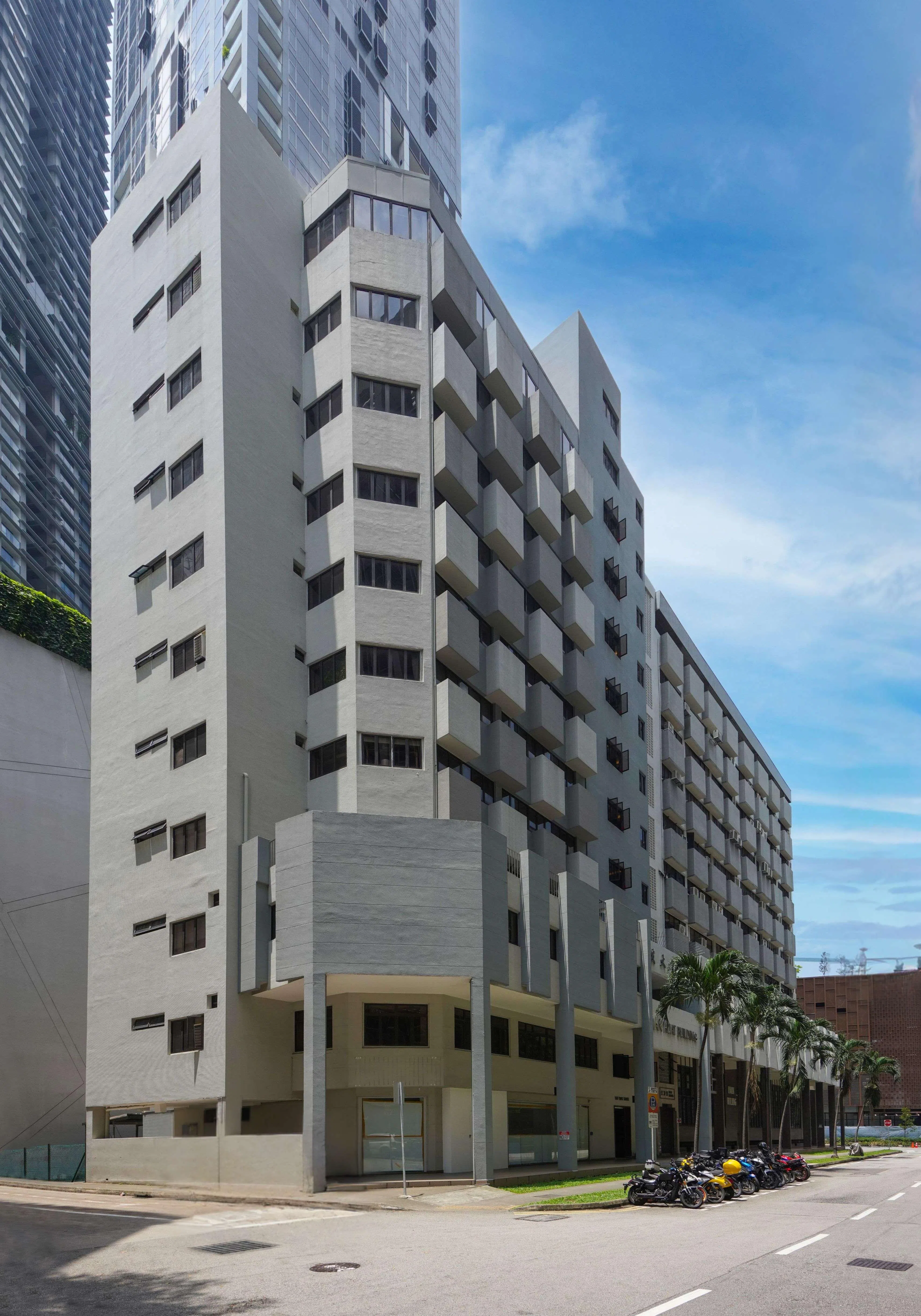 位于道拉实街的这座大楼所处地段的面积大约6668平方英尺，总楼面面积为3万8818平方英尺，容积率相等于5.82。（宜迪产业咨询提供）