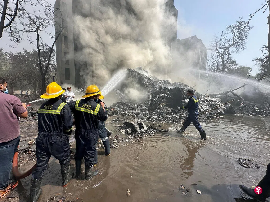印度一客机起飞后坠毁逾240人罹难一人生还| 联合早报