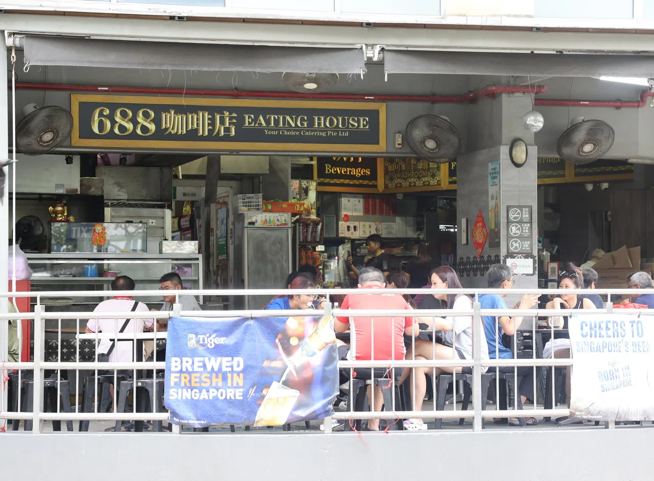 被告是“688咖啡店”的老板。（邬福梁摄）