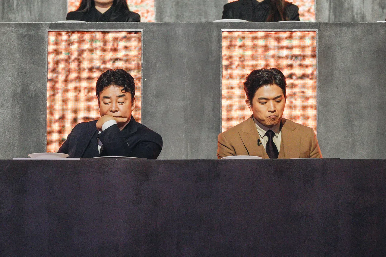 安成宰（右）的餐厅“Mosu”预计今年末重新开张。（Netflix提供）