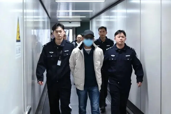 涉案近5000万人民币 中国警方从南非引渡一名经济嫌犯