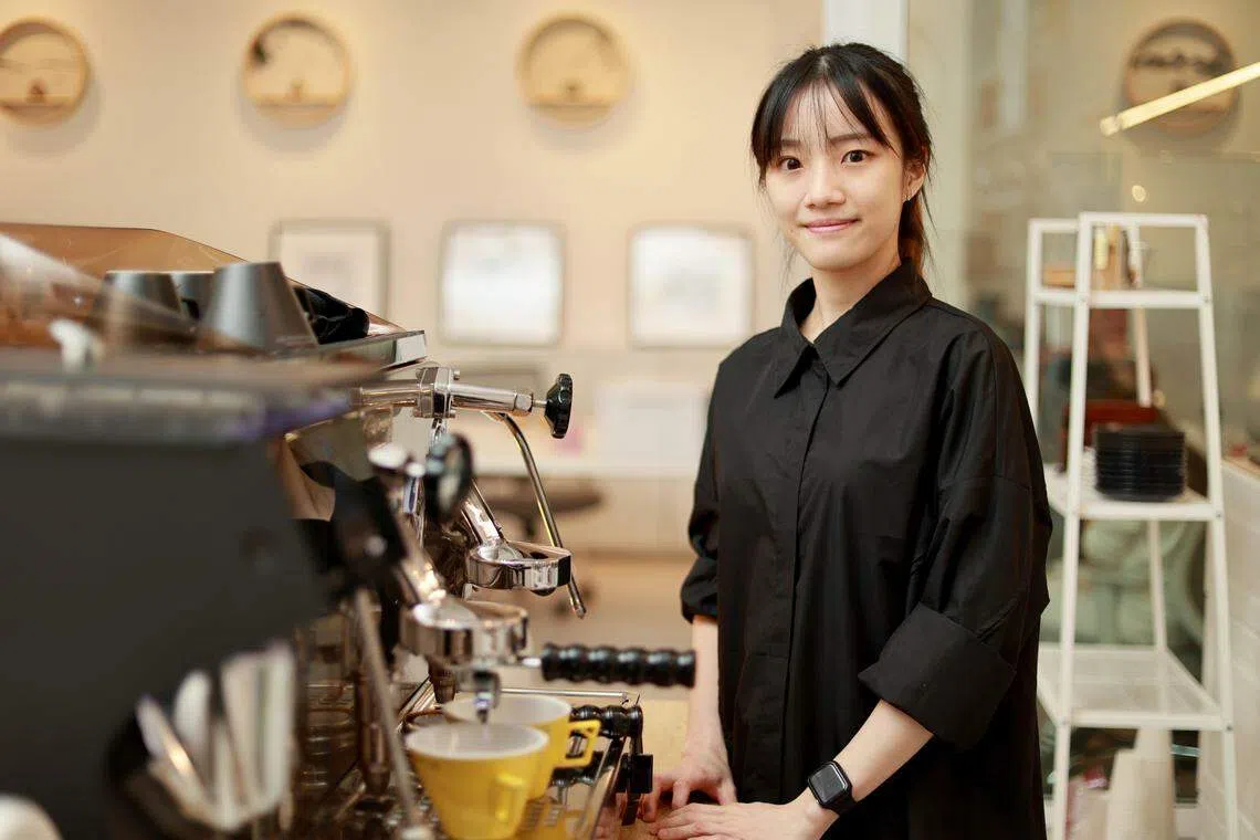 陈佳敏将在2025年6月参加在瑞士日内瓦的世界咖啡拉花大赛。（龙国雄摄）