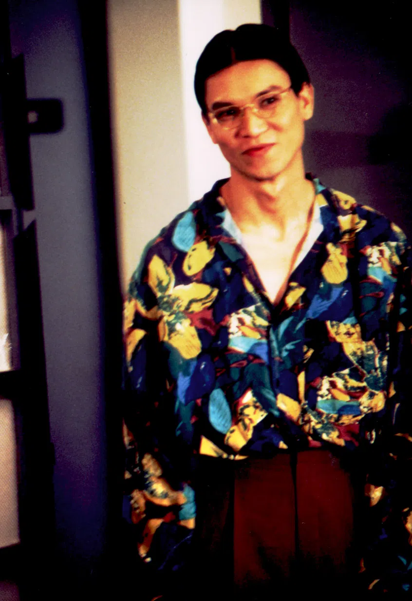 《金枕头》中谢韶光演出变态的瘸子“赛威”。（档案照）