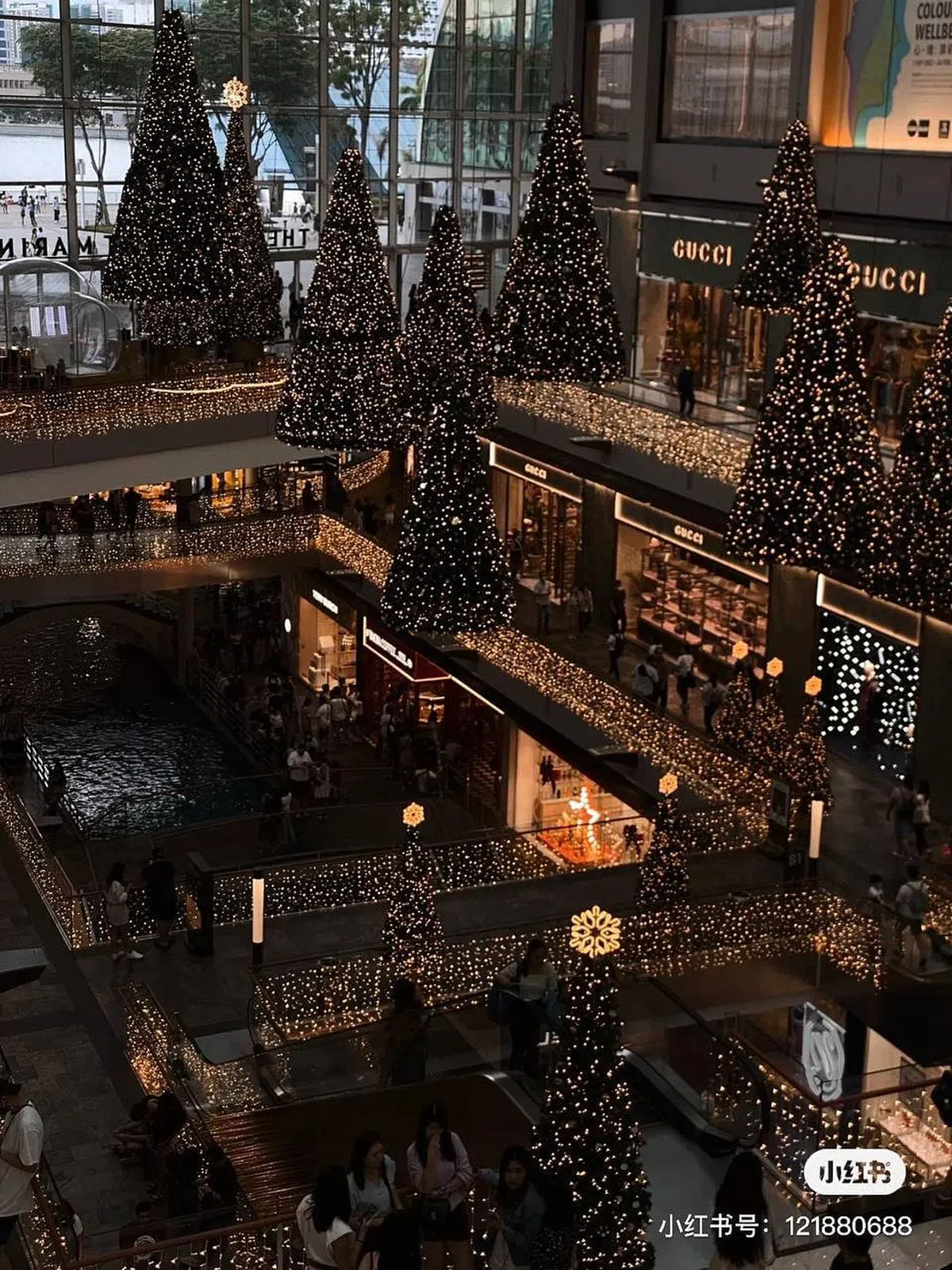 金沙的悬浮圣诞树（图/wx 小红书）。
