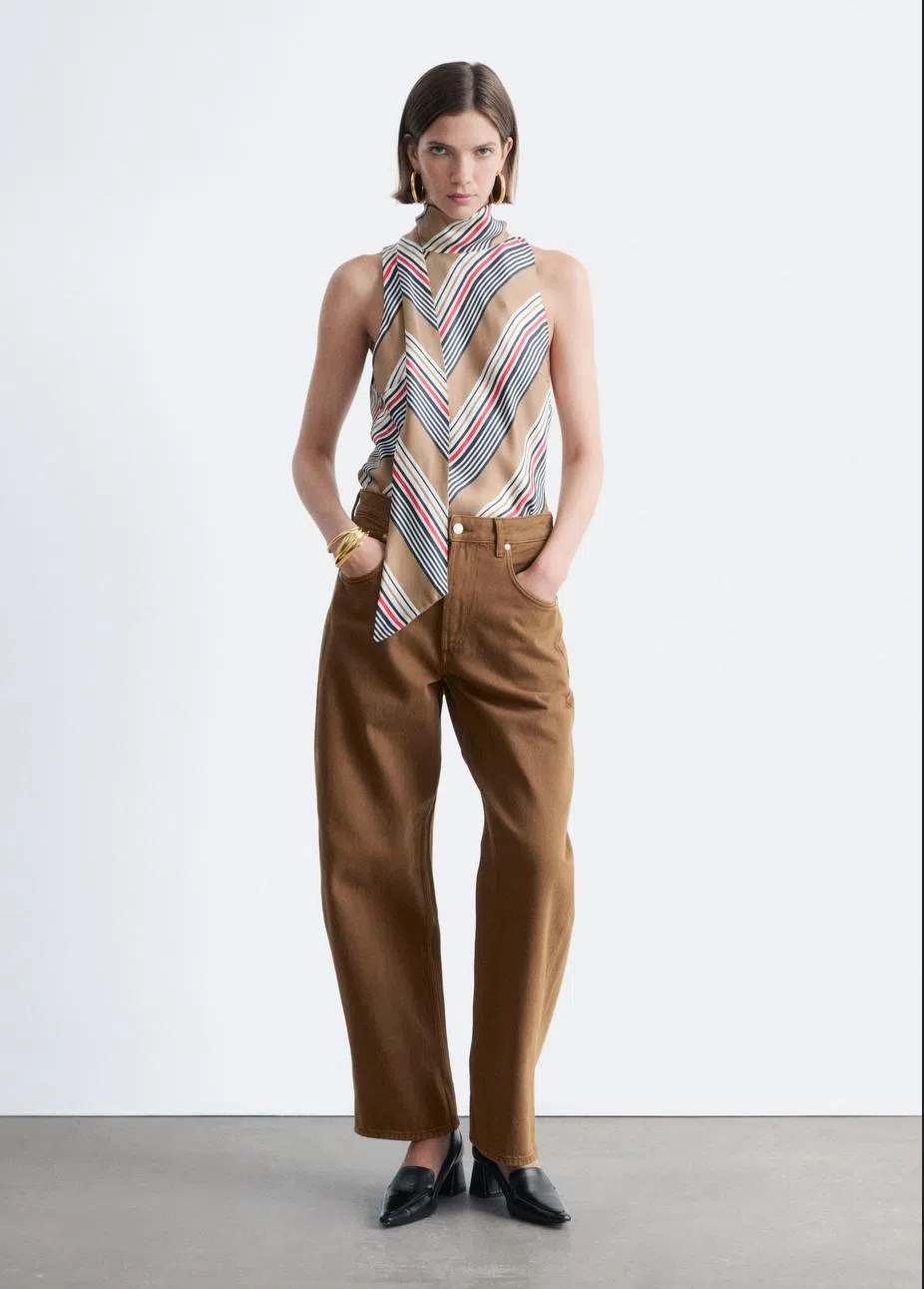 & Other Stories的锈色“宽松酒桶裤管”牛仔裤颜色新颖。（& Other Stories提供）