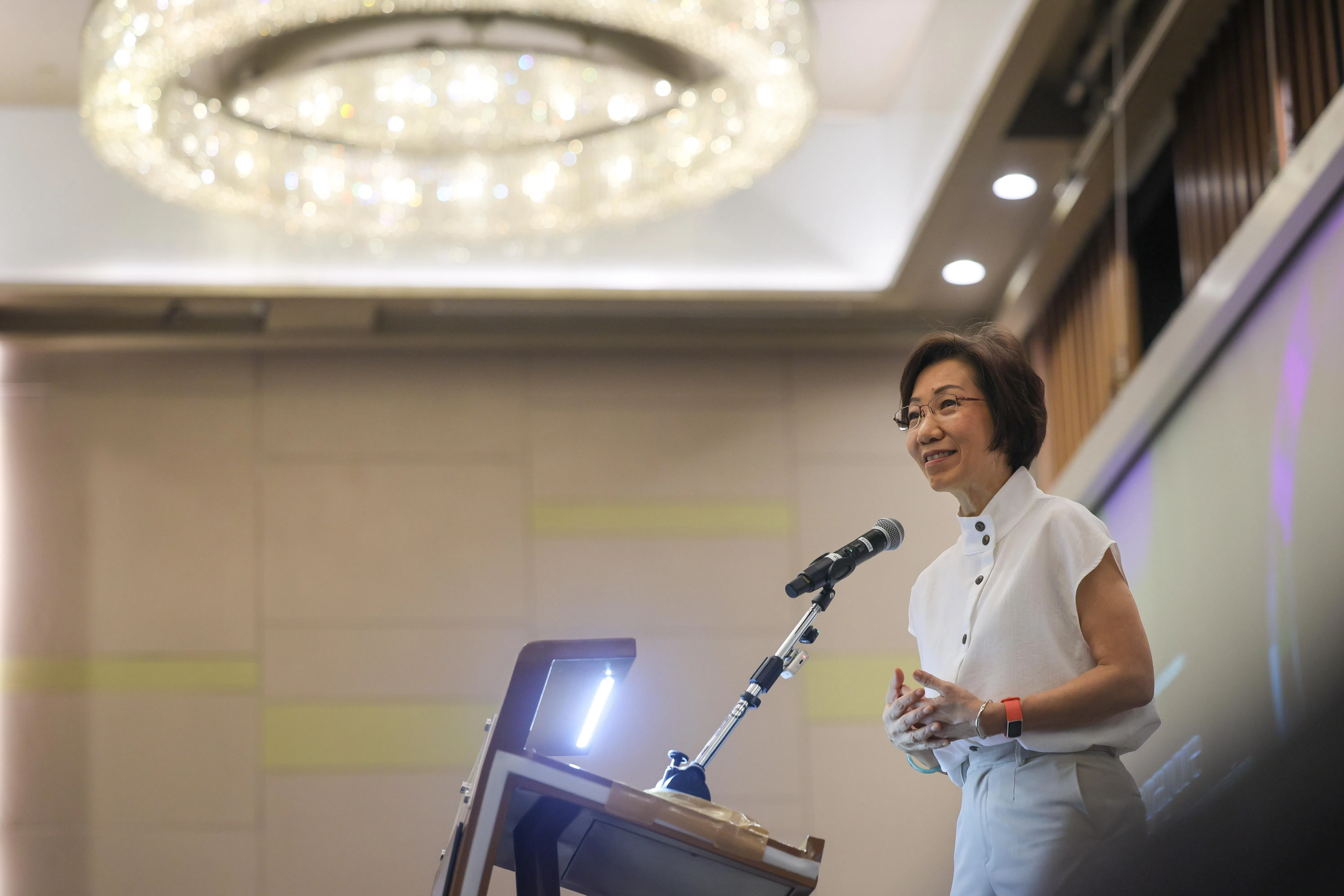 永续发展与环境部长傅海燕在全球降温承诺大会高级别阶段开幕式上致辞时说，各国面对的挑战是既要让更多人有条件避暑降温，又不能因此推高碳排放和能源需求。（张俊杰摄）