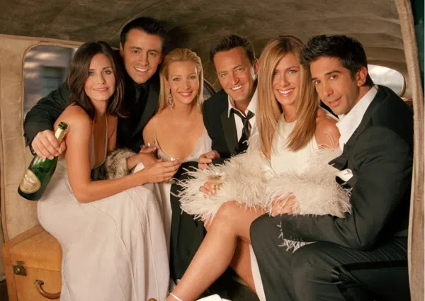 Matthew Perry（右三）走后，《老友记》从此五缺一。（互联网）