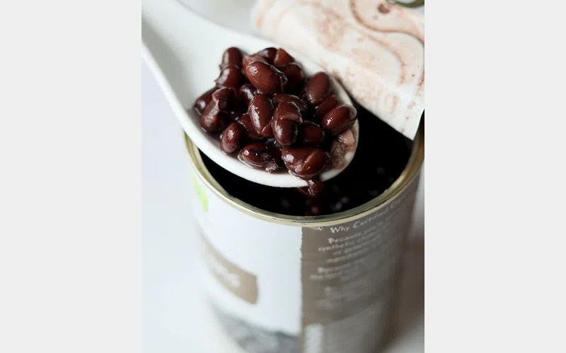 罐食未必是高钠食品，Global Organics黑豆罐头只有黑豆和水两种材料，而且选用非基因改造的有机黑豆，吃了安心。（龙国雄摄）