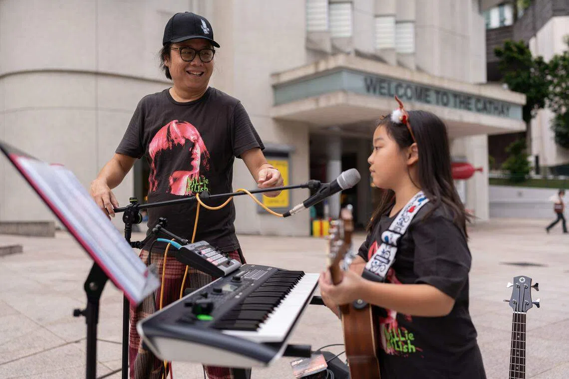 年纪虽小，黄姿宁却有着丰富的街头表演经验。（档案照）