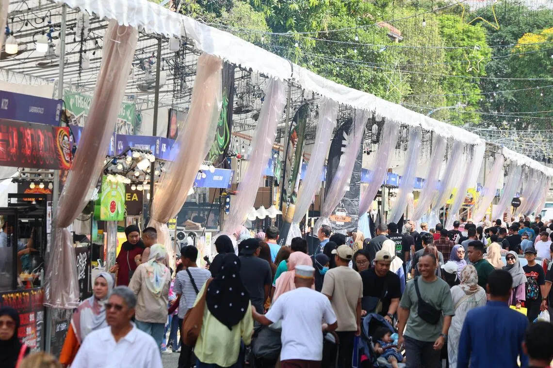 斋戒月市集近半摊位是新摊贩。（潘丰源摄）