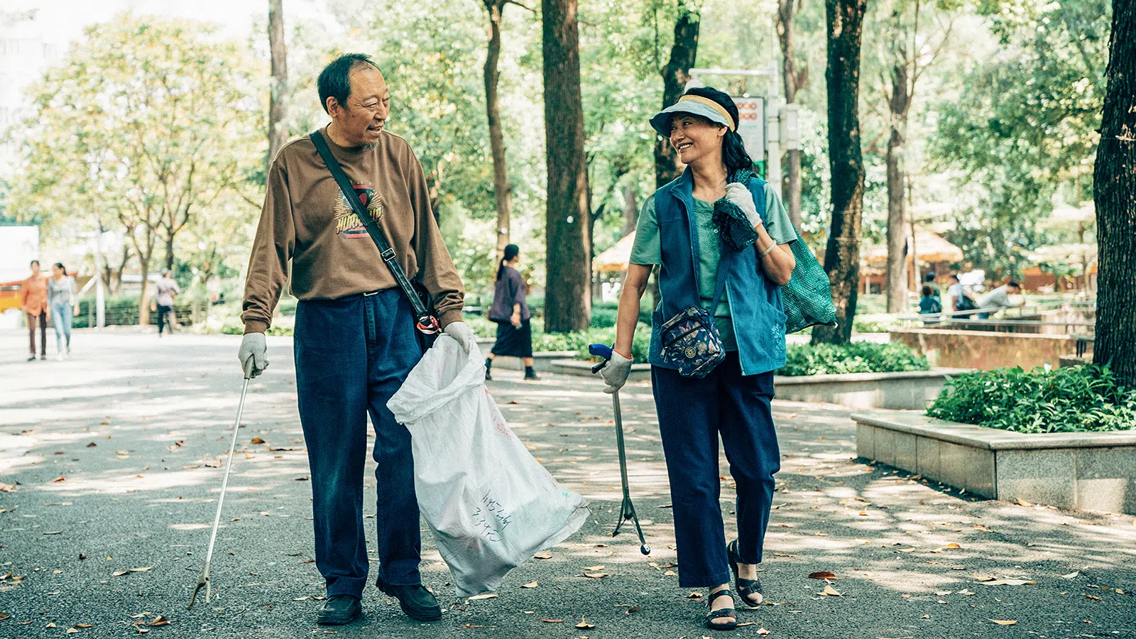 惠英红（右）笑说自己入行那么久，《我爱你！》竟是她第一次演爱情片。（mm2提供）