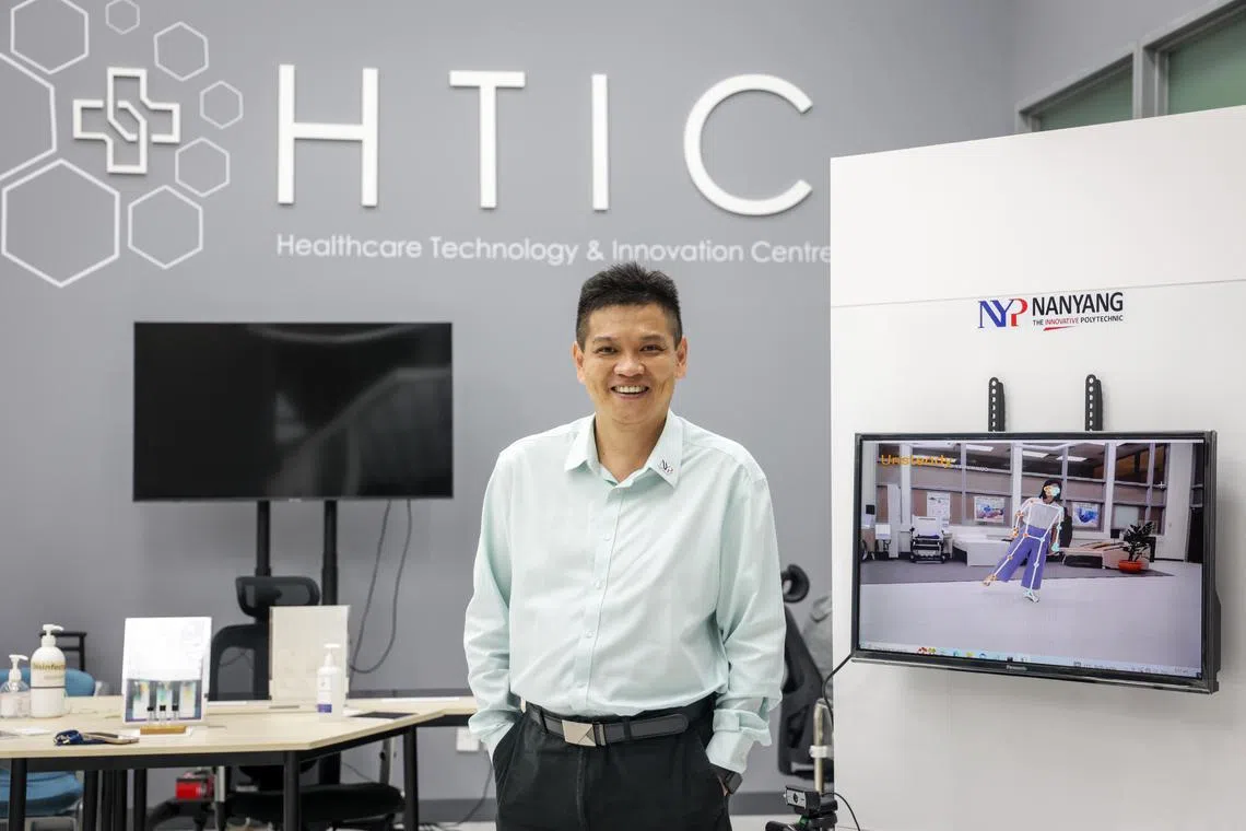 南洋理工学院工程学院院长潘志德博士说，这套通过人工智能技术分析步态来预测跌倒风险的系统，是根据本地不同族群的实际情况而研发的。（叶振忠摄）