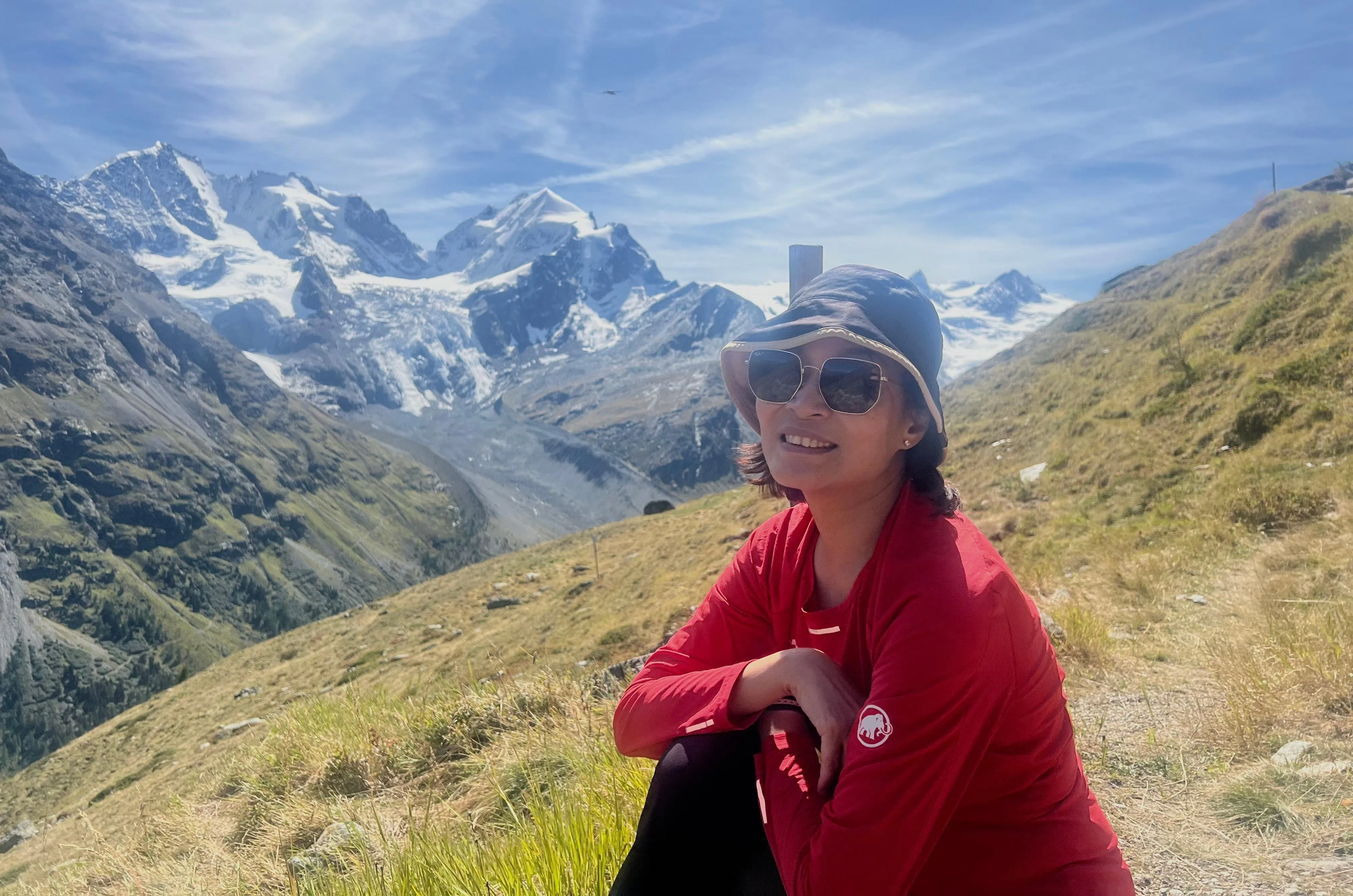 今年2月外派至瑞士工作的陈婉君，趁休假到圣莫里茨（St. Moritz）的Val Roseg山谷，感受大自然风景。 （受访者提供）