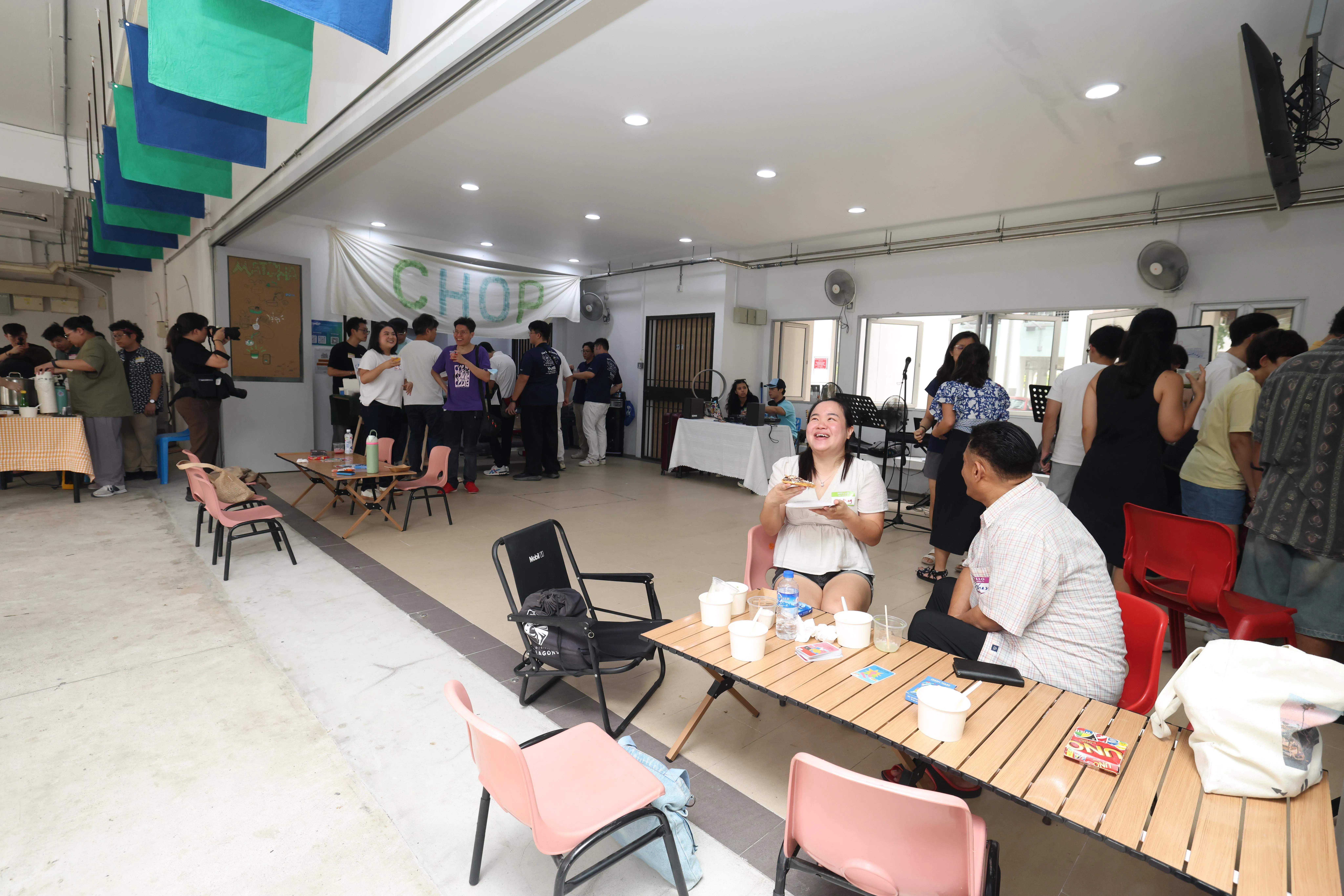 坐落在组屋底层的卓尔邦还设有灵活隔墙，可根据活动需求折叠或展开，适当调整活动空间。（郑一鸣摄）