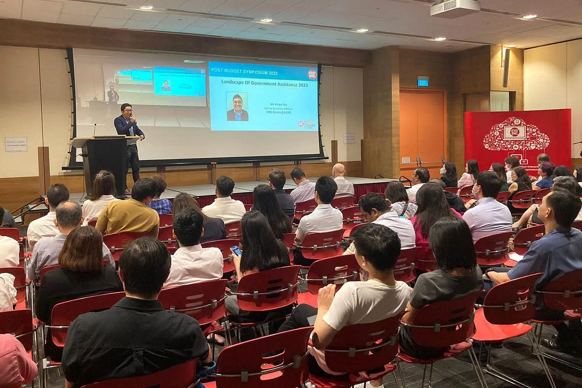 报名参与奖项的企业，在颁奖大会过后，仍有很多场合能向各领域行家取经，图为针对今年预算的研讨会。（图/新加坡金字品牌奖提供）