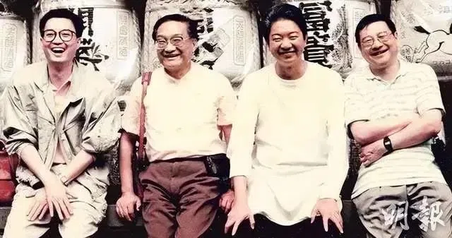 蔡澜（右二）与黄霑（左起）、金庸、倪匡并称“香港四大才子”。（互联网）