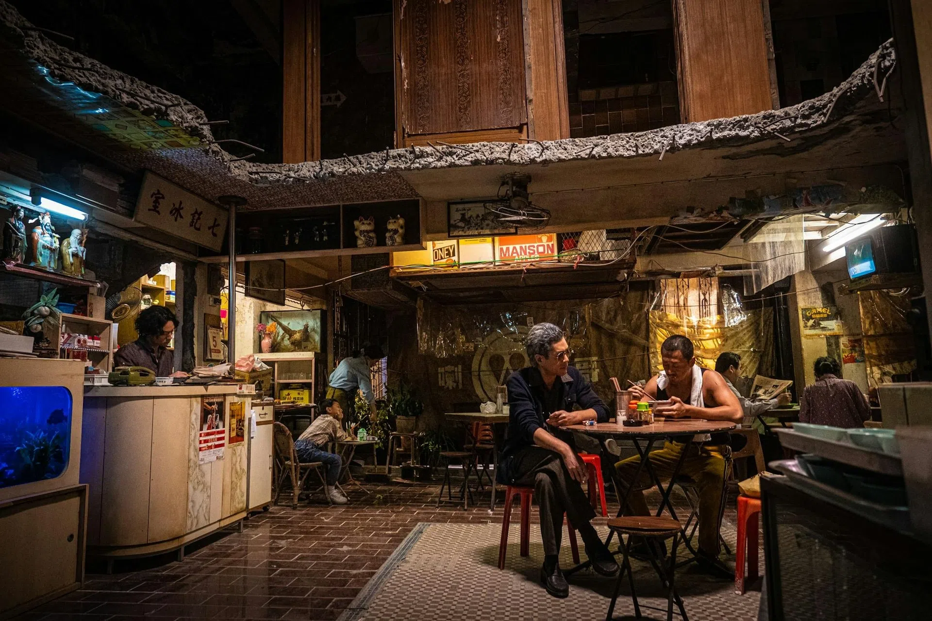 除了布景真实，“九龙城寨”里头的摆设也见心思。（互联网）