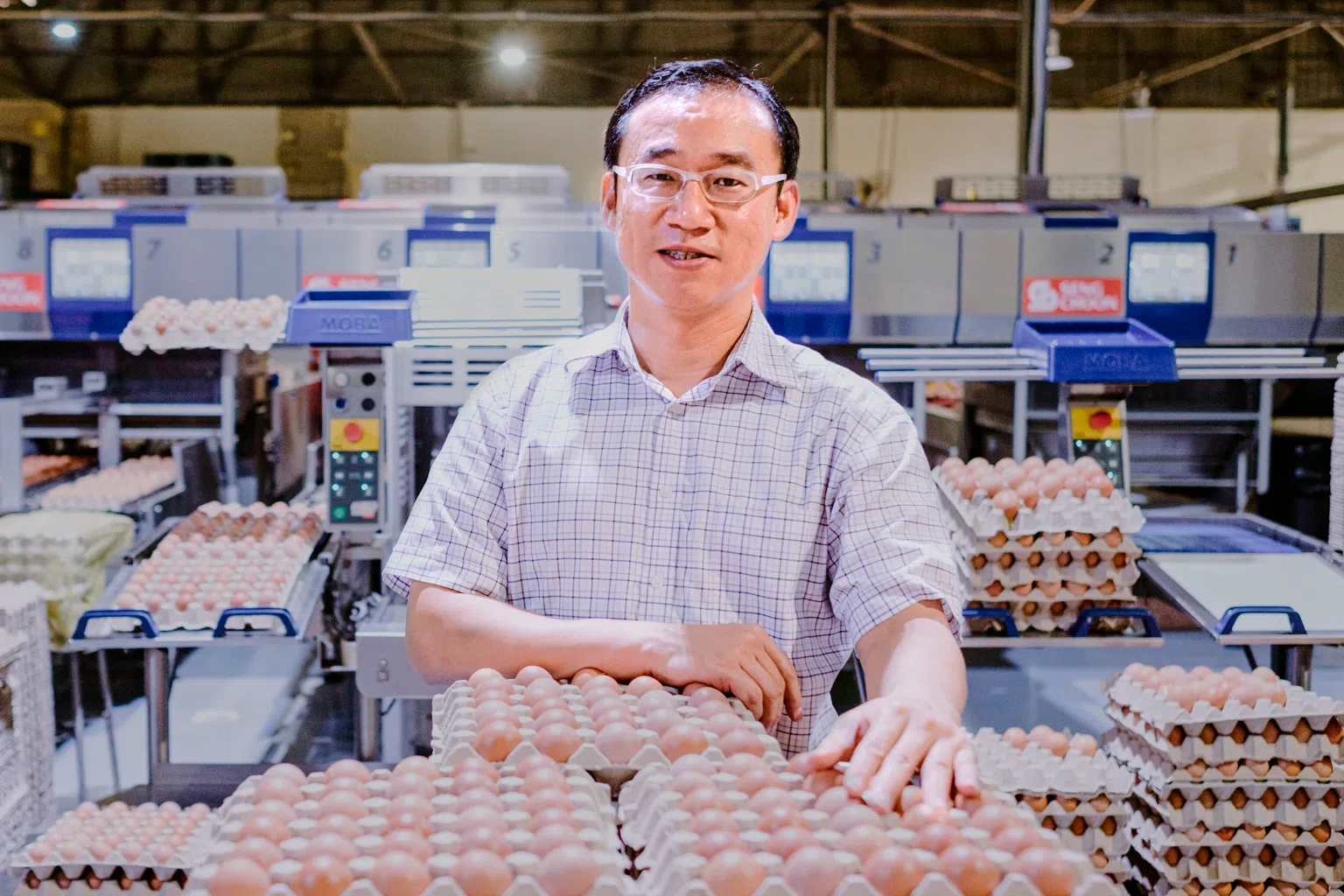 许耀昆是成春农场的第二代接班人。他积极采用现代化科技如AI，提升农场效率。（成春农场提供）