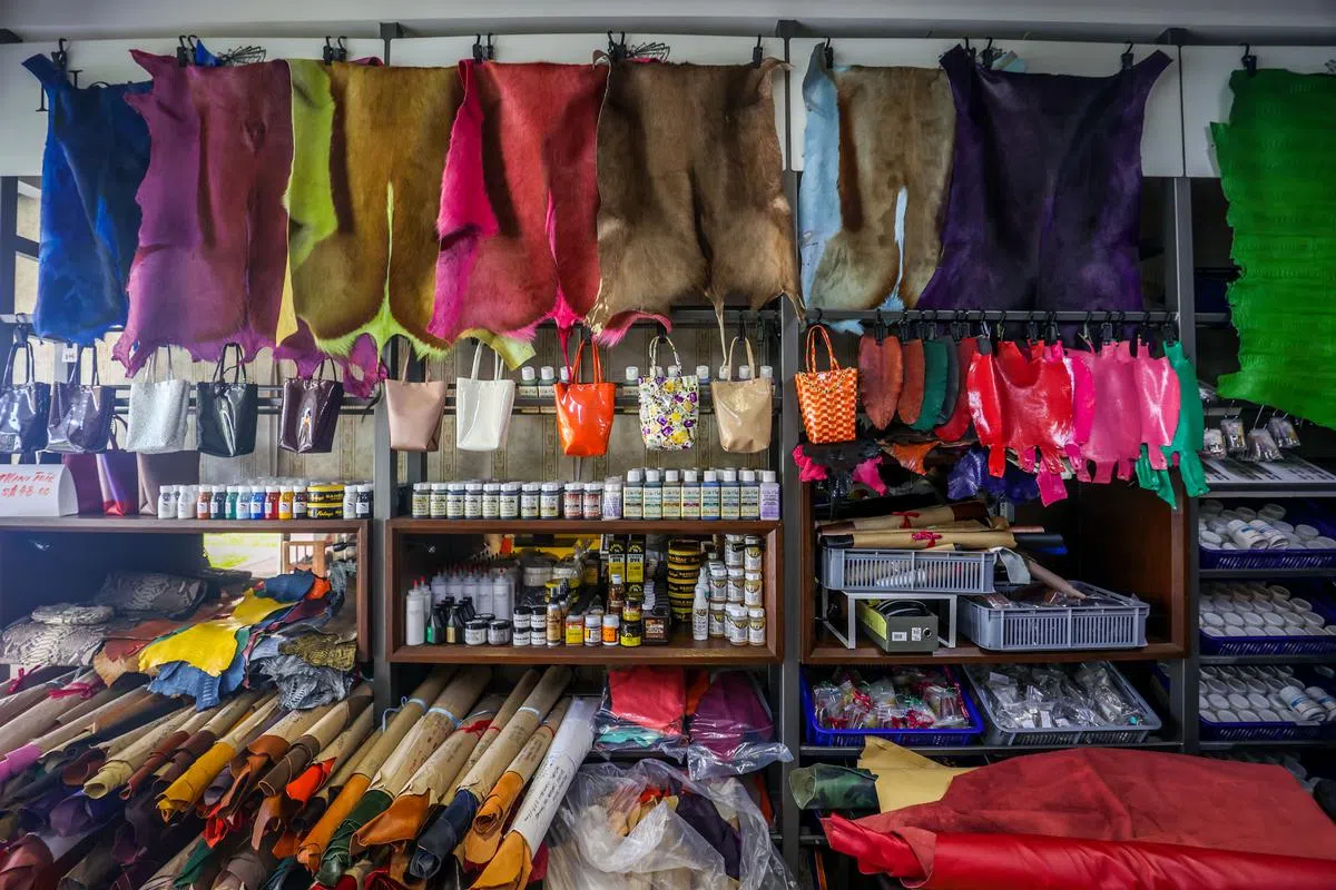 这里有各式皮革和手作坊，有兴趣的朋友可上网查询。（摄影 / 叶振忠）