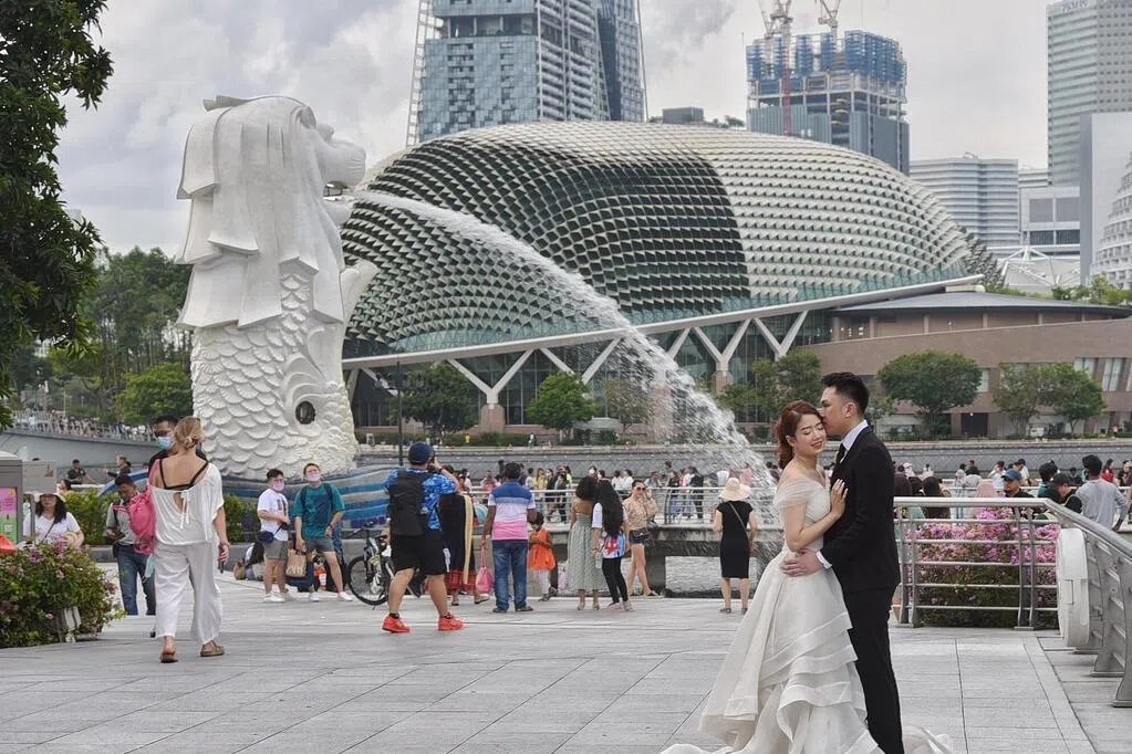 最新研究发现，婚姻与降低癌症风险之间存在显著关联。从未结婚的男性患癌率比已婚或曾有婚史的男性高出68%；而在女性群体中，这一差距更为惊人，从未结婚者的患癌率比已婚女性高出83%。