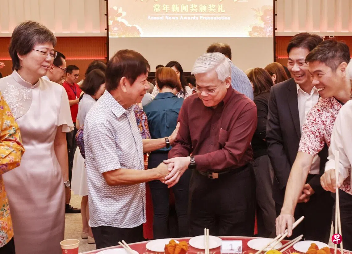 许文远卸任新报业媒体主席 陈英杰接棒兼任首席执行官