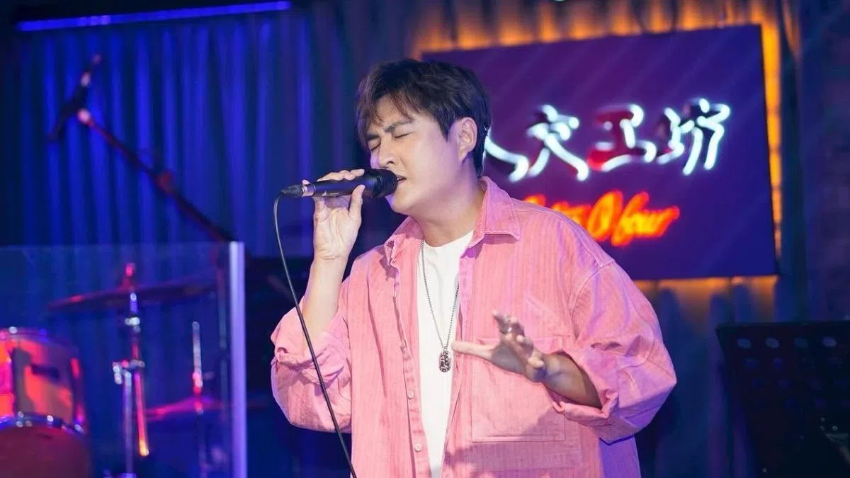 黄靖伦曾参加《超级星光大道》，相当感谢黄大炜的温暖提携。（互联网）