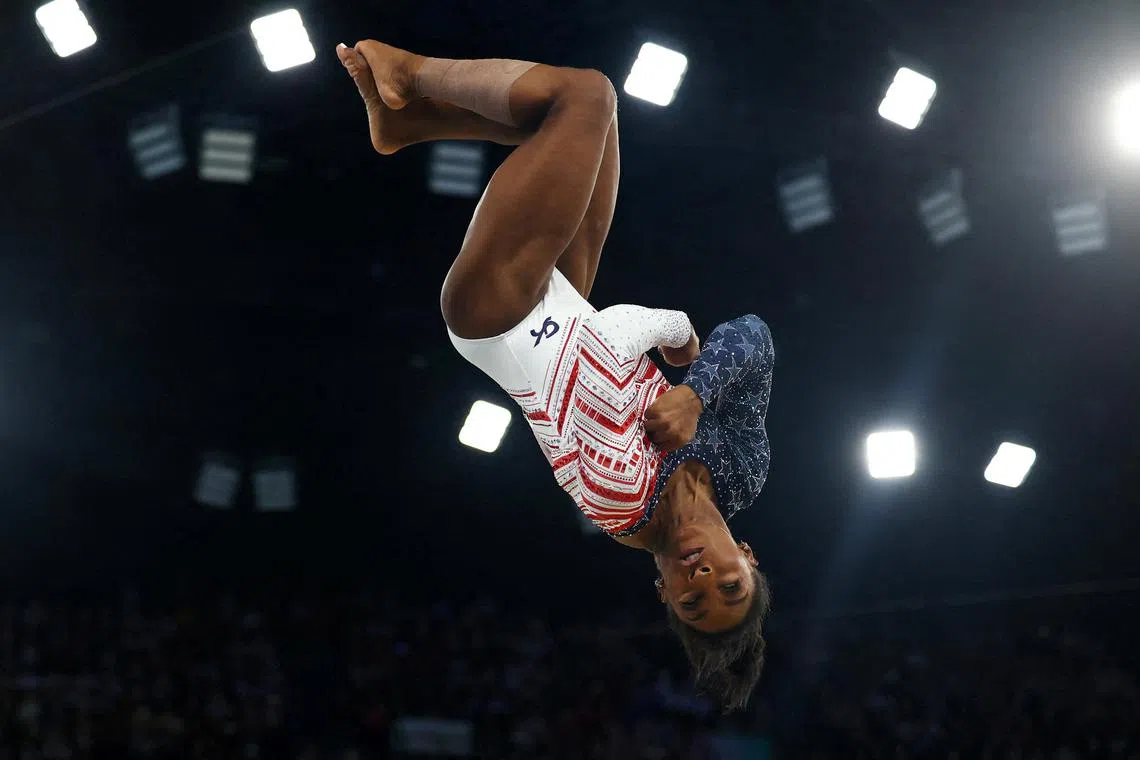 西蒙妮在自由体操项目上阵，为美国锁定胜局。（路透社）