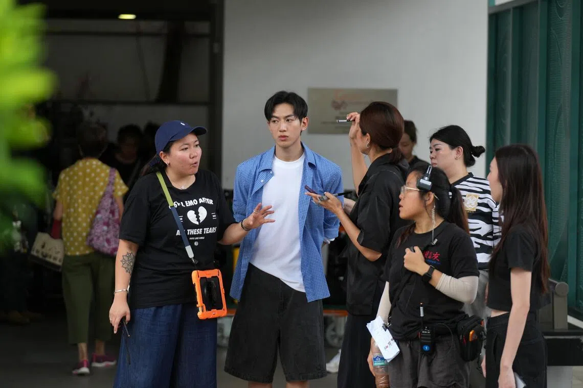 陈业文早前从中国飞回新加坡完成两天的拍摄。（谢智扬摄）