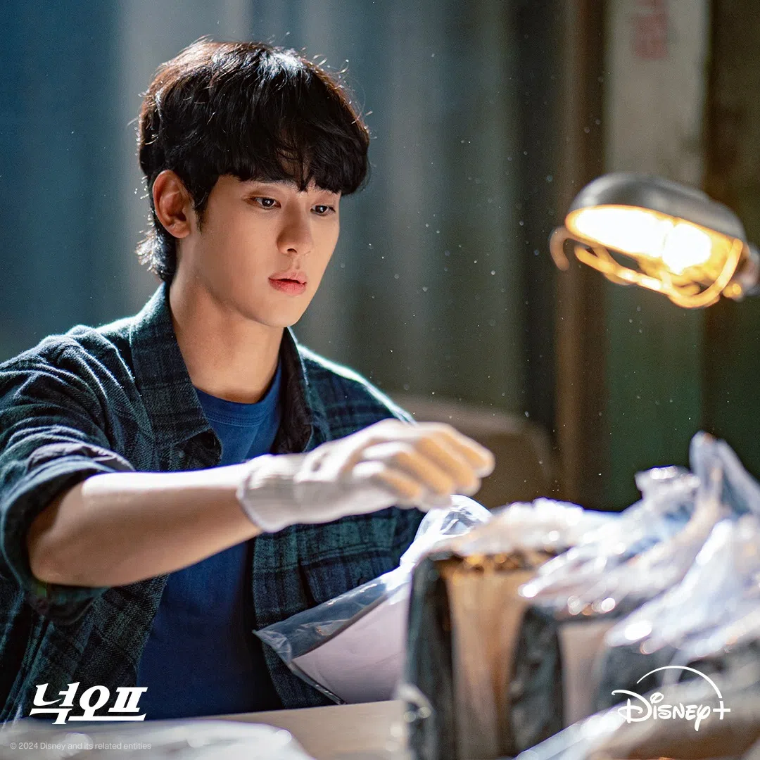 金秀贤为了《山寨人生》的角色，把后脑勺的头发留长。（取自Disney+ Korea IG）