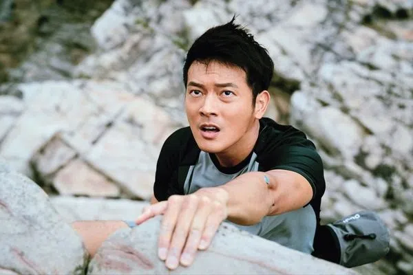 宥胜为了投入角色，拍摄前特地练习三个月的攀岩，坦言是从影以来身体最痛苦的一部戏。（互联网）