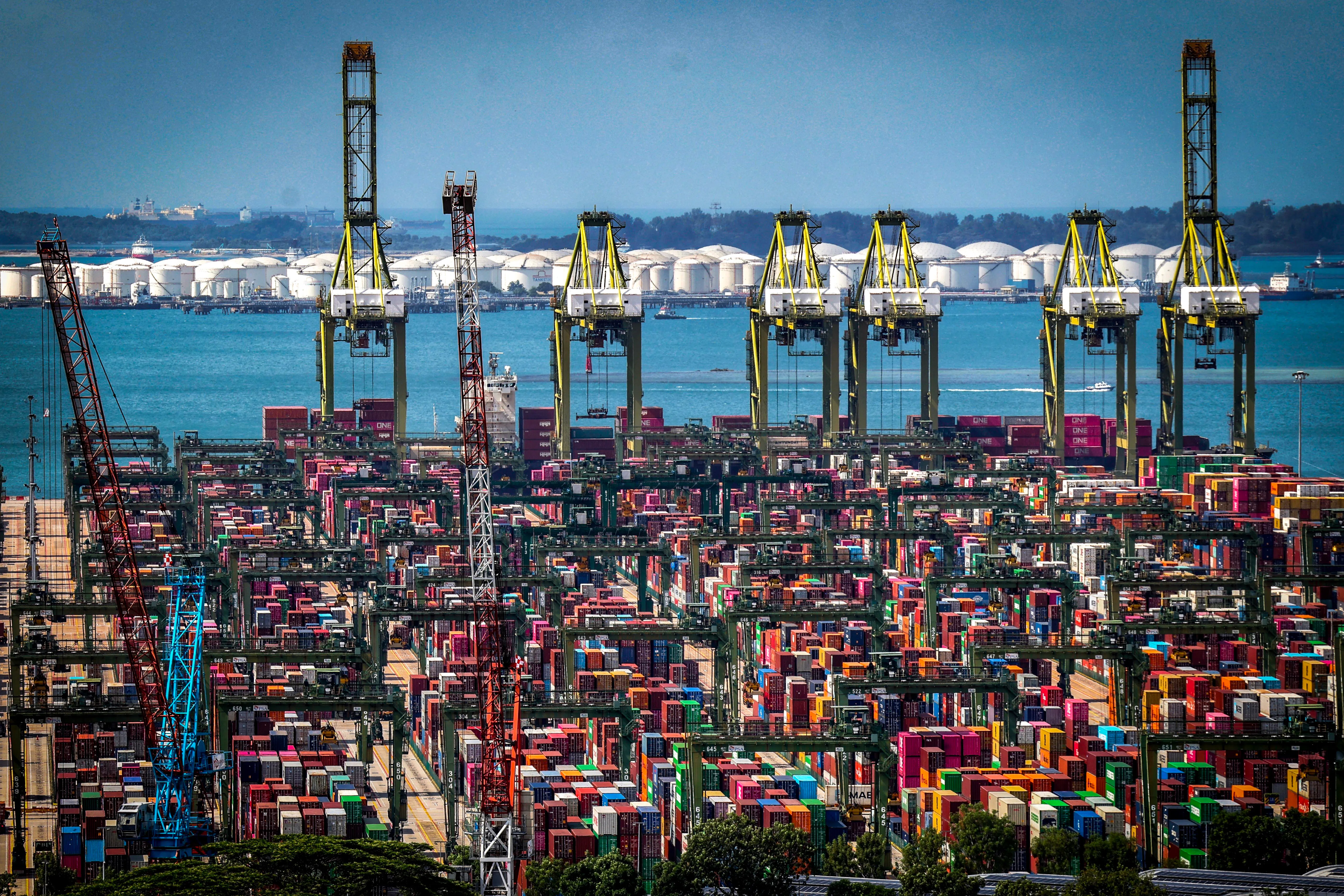 新加坡港口的吞吐量位居全球第二。（档案照片）