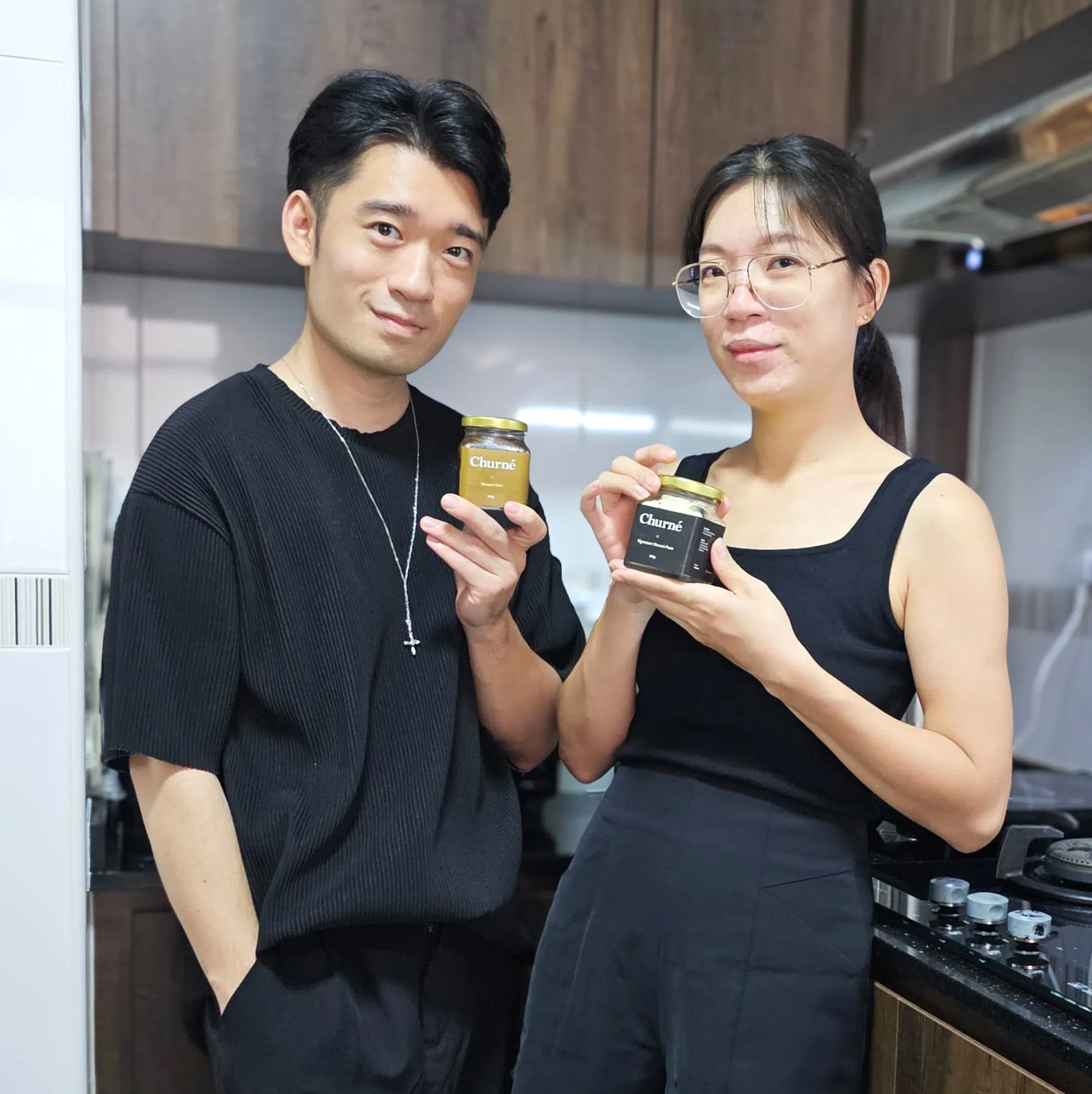 李铭仁和太太研发优质抹酱，希望带给下一代更健康的选择。（受访者提供）