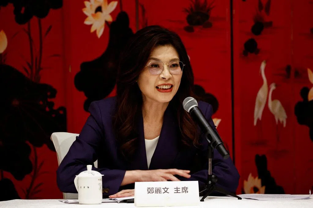 侧记：郑丽文翻笔记转述国共闭门会议内容