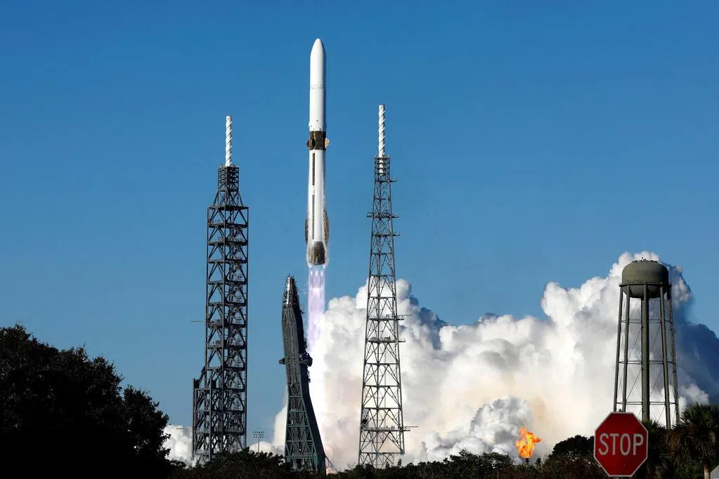 继SpaceX后 蓝色起源火箭助推器回收成功