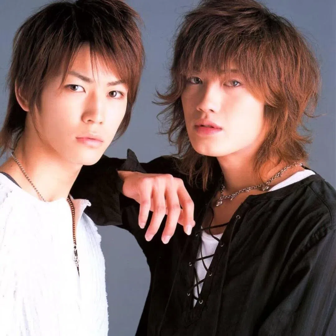 龟梨和也（左）和赤西仁曾是组合的高人气“双台柱”。（互联网）