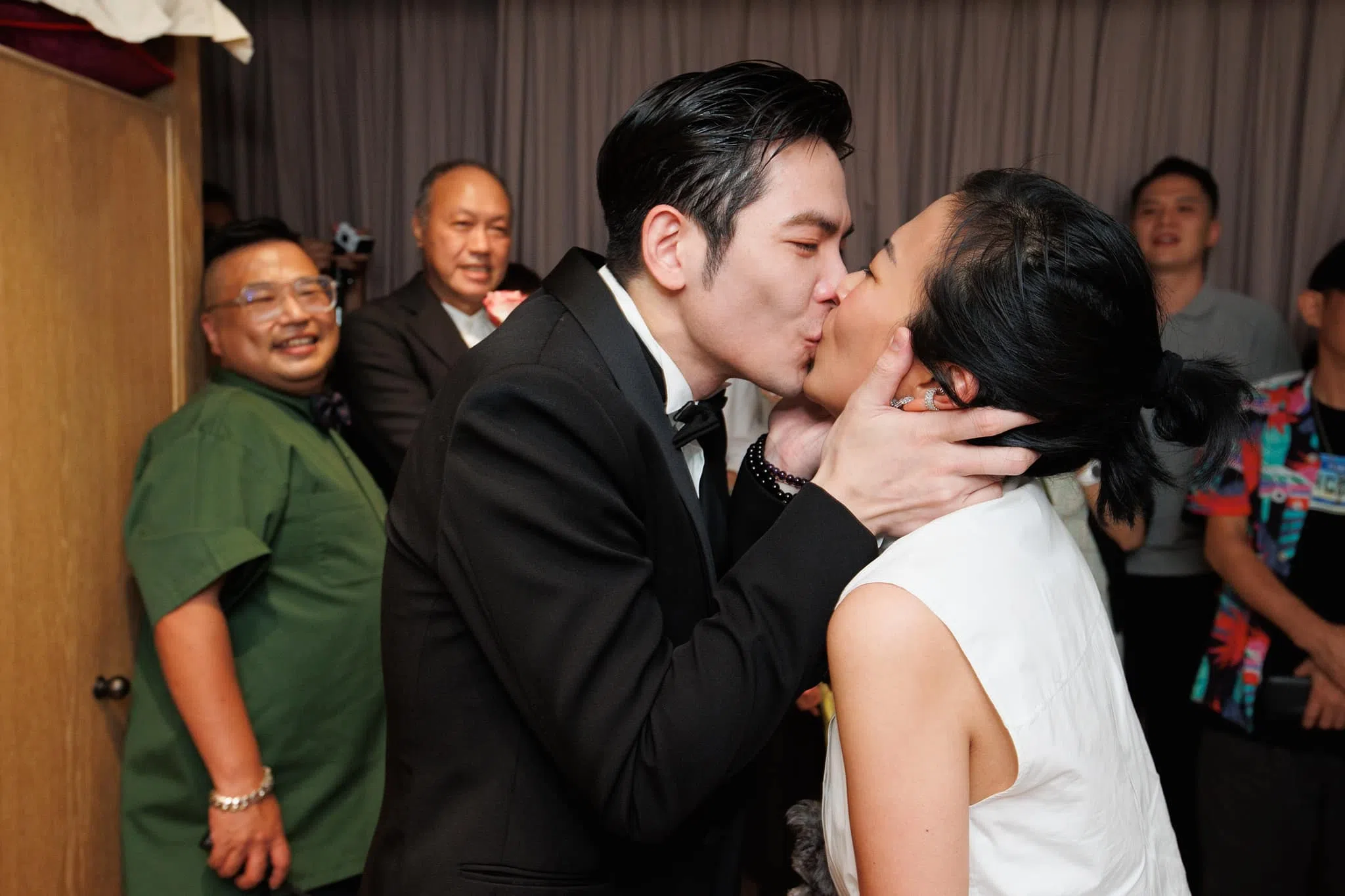 萧敬腾与Summer深情相吻。（取自喜鹊娱乐脸书）