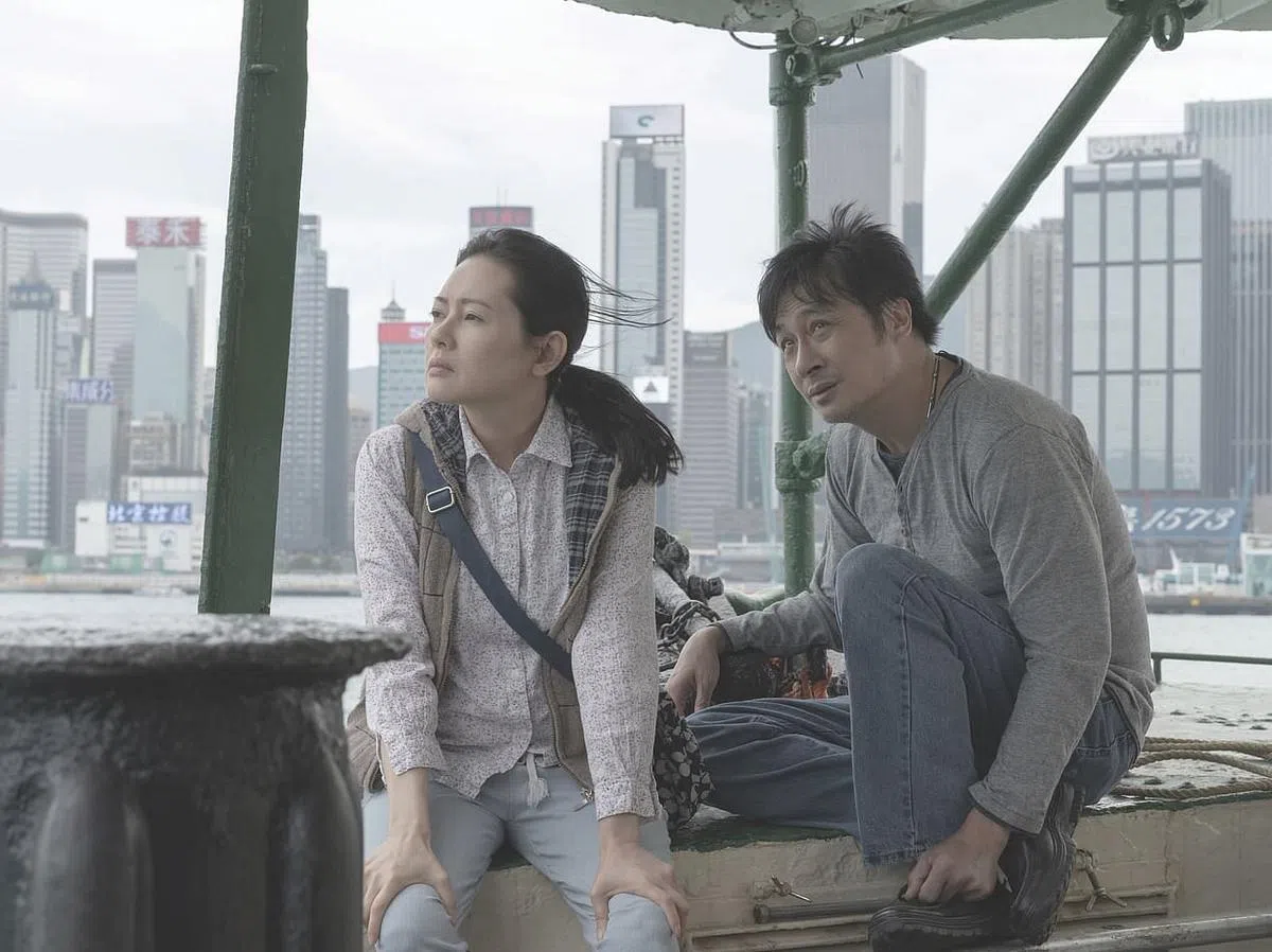 《浊水漂流》李丽珍（左）与吴镇宇演出街头露宿者。（电影剧照）