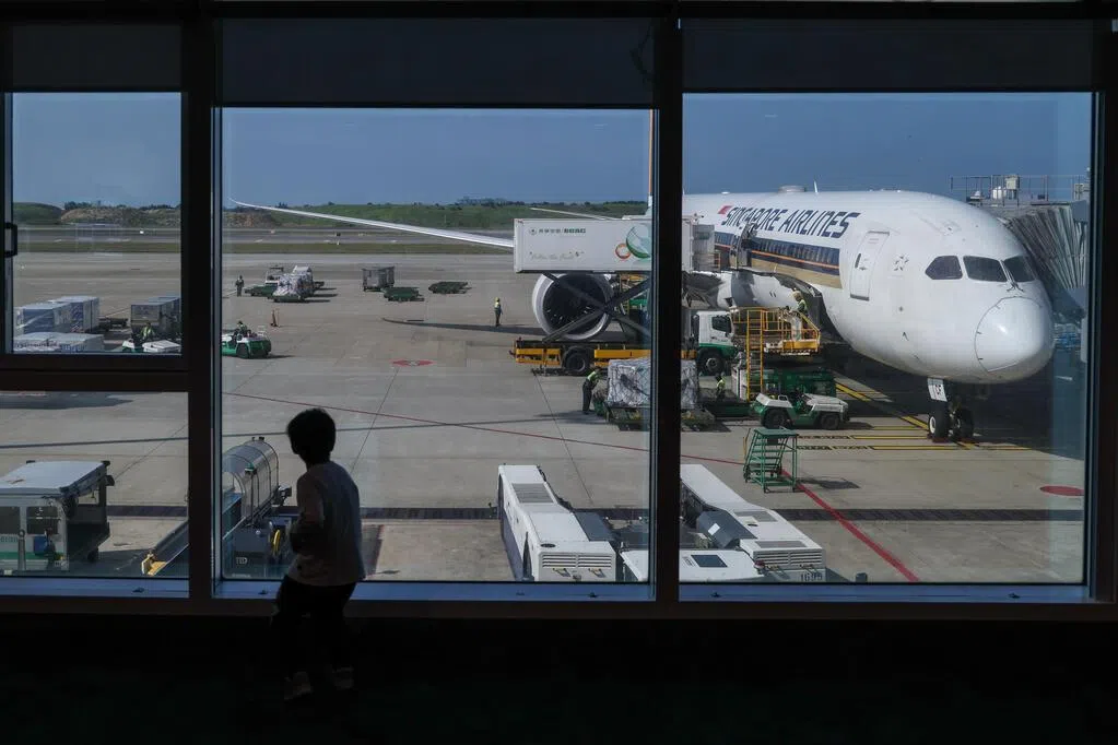 新航（SIA）迪拜航班继续取消至5月底，它继续评估局势若有任何改变将更新发布。此外，新航答复《联合早报》询问时表示，将继续密切留意航空旅行需求情况，必要时将调整运力和网络。