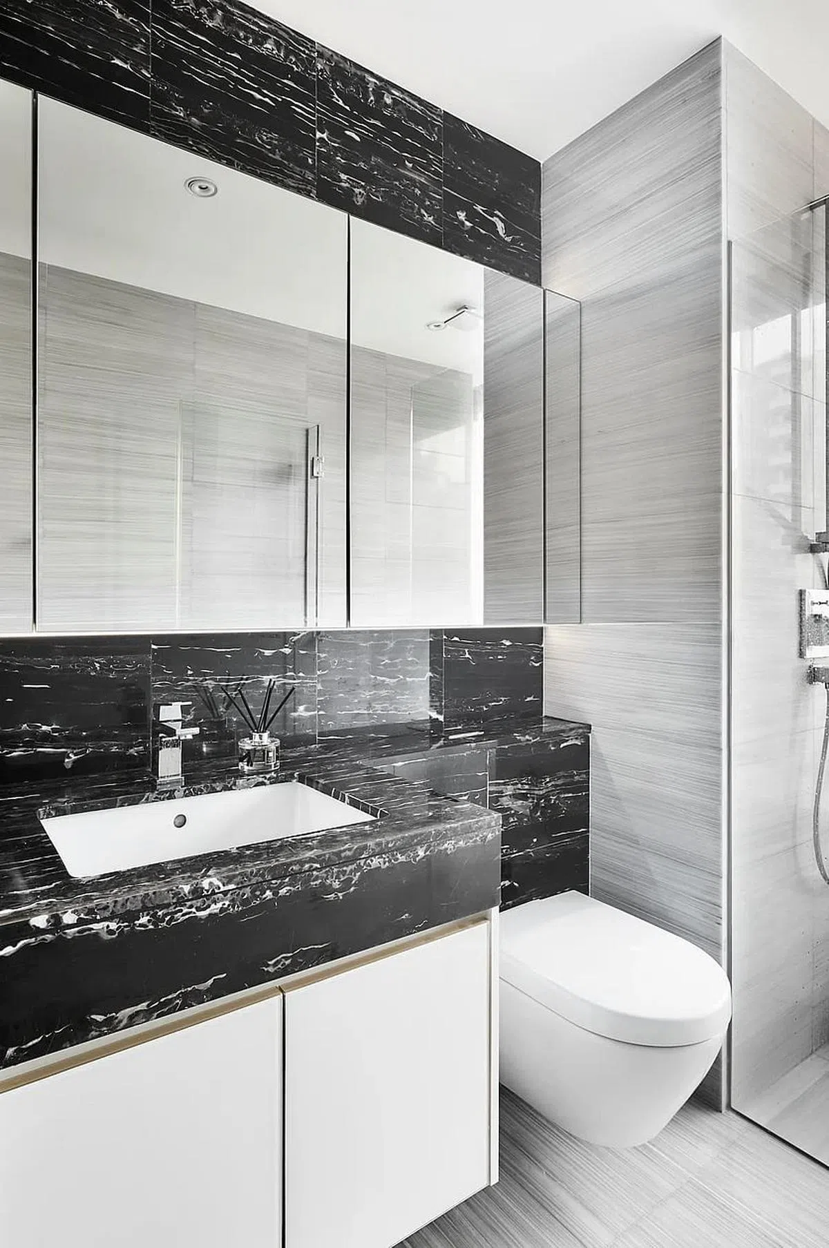 各种光面材质为卫浴带来高光泽度。（Happe Design Atelier提供照片）