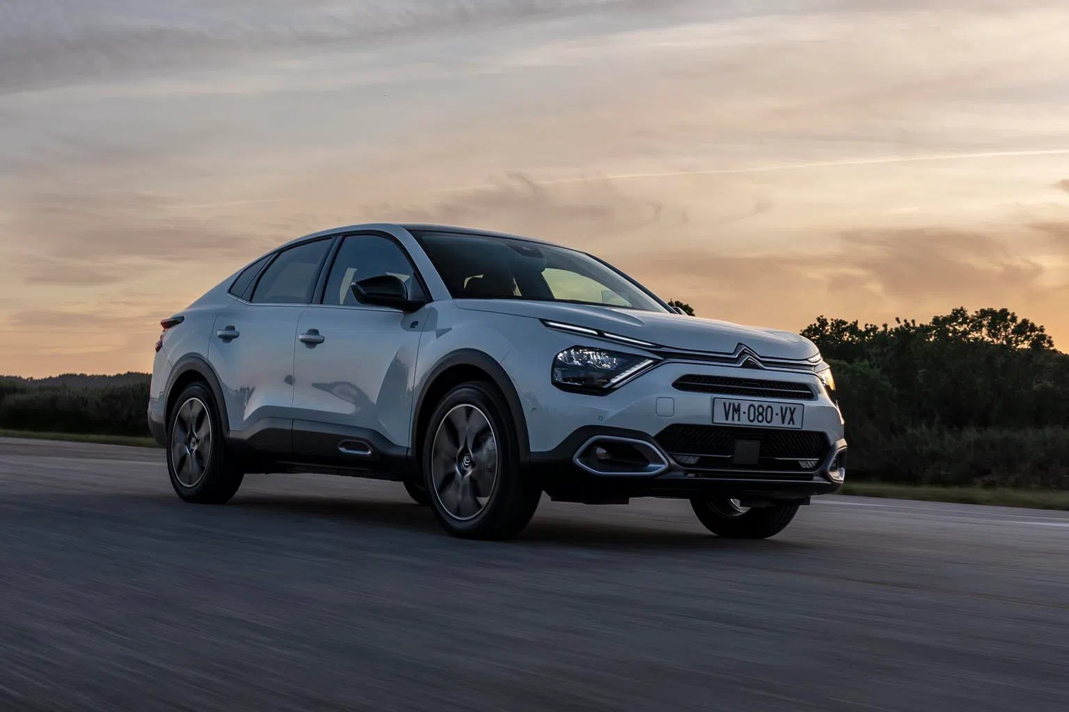 雪铁龙 ë-C4 X Electric ​Sedan电动轿车提供平稳驾驶和灵敏加速。（图/Citroën提供）