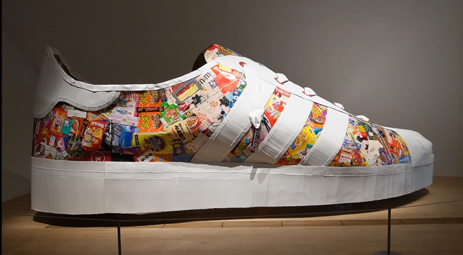 潮鞋市场近年来越来越受欢迎。（王昀诗摄）