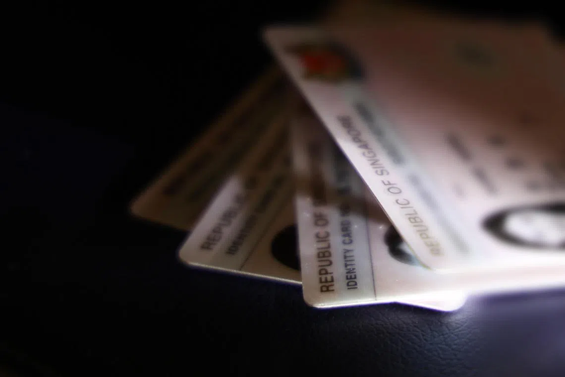 除非法律规定，任何机构想索取并保留一个人的身份证号码，都得事先说明用途和征求同意，以及确保身份证号码受到保护。（王彦燕摄）